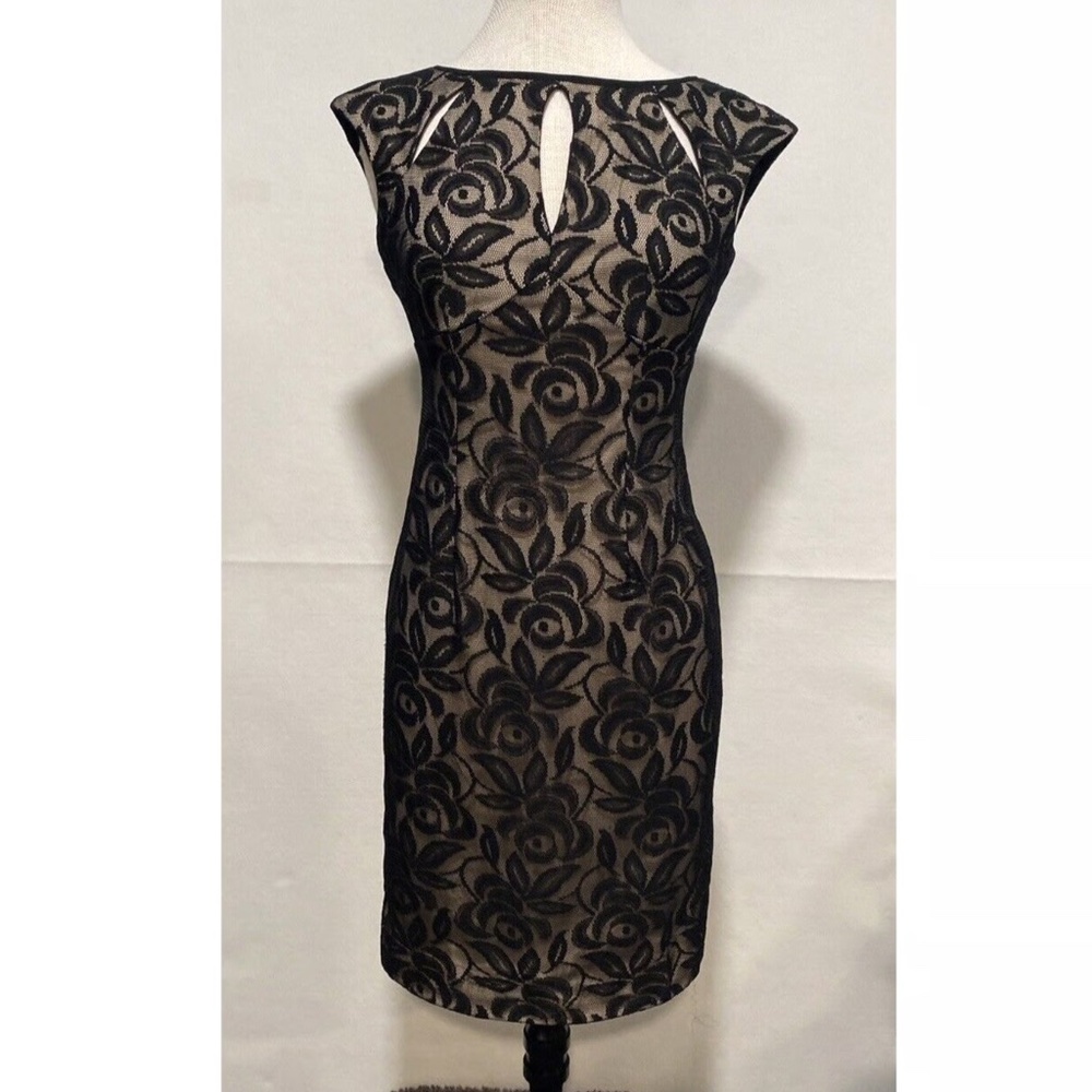 Maggie London Black Lace Sheath Sleeveless Dress